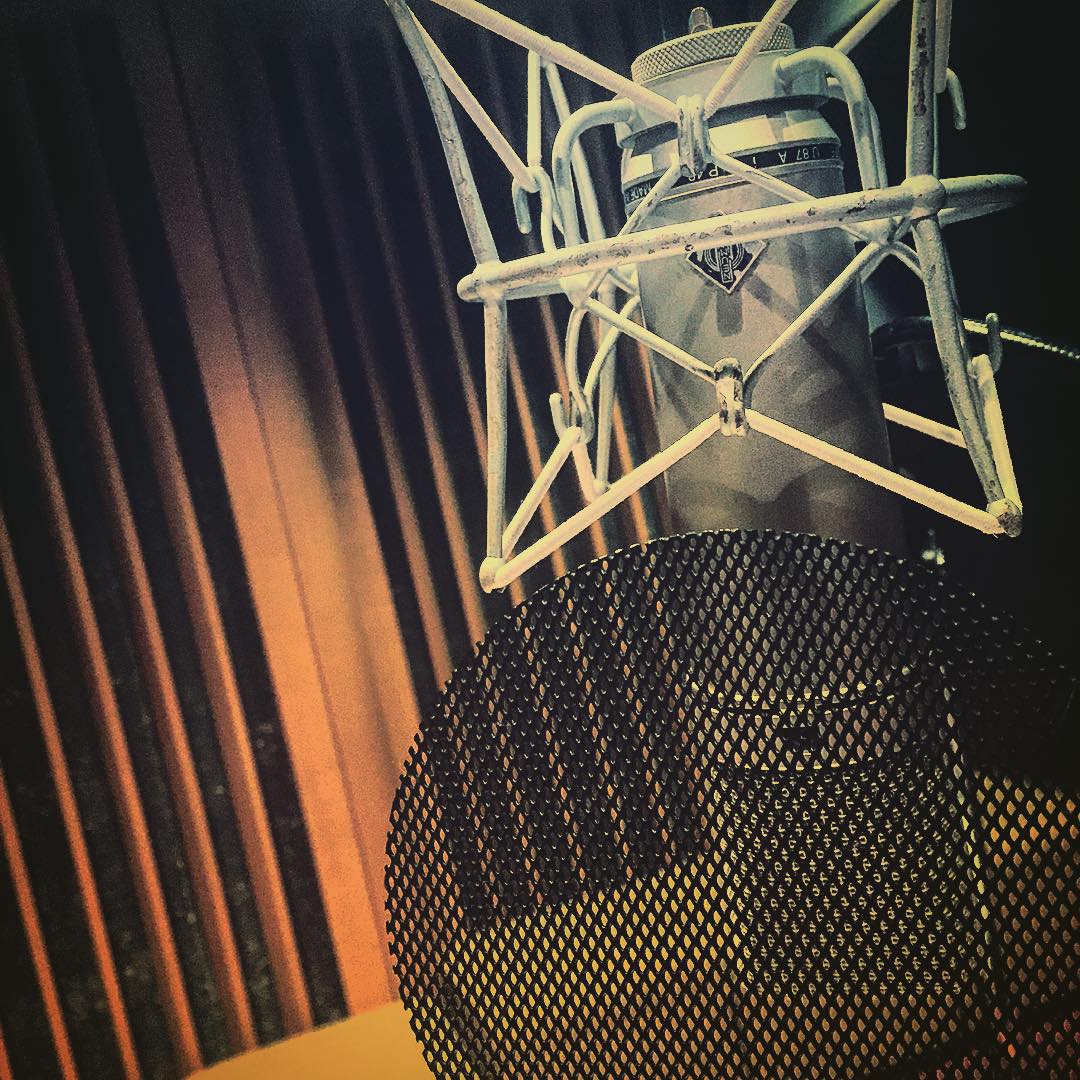 平野綾 何ヶ月かぶりのキャラクターの音声収録 術後安定しましたが 声のお仕事をすると今までの声の出し方との微妙な差に気付く 本当に繊細な作業 つくづく思う 声優 Moe Zine