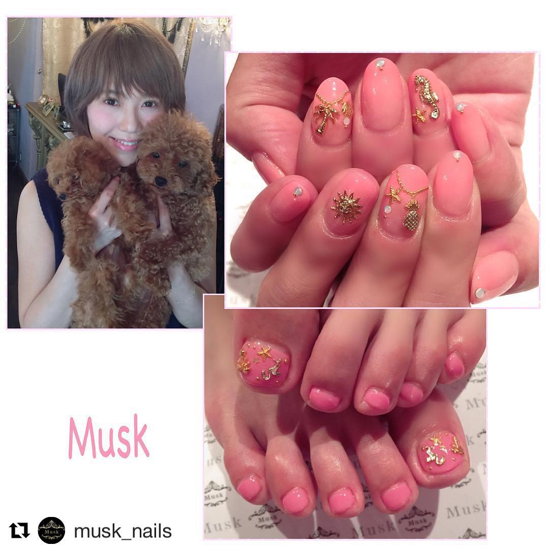 堀絵梨子 いつもありがとうございます Repost Musk Nails With Repostapp Pileさんのnewネイル 夏らしいゴールドパーツ Moe Zine