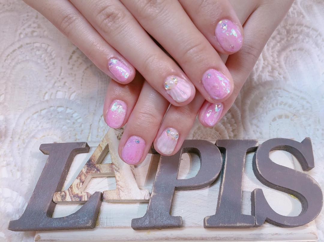 根岸愛 Newネイル渋谷のlapisにて人魚の鱗ネイルが可愛い Lapisnail Nail 人魚の鱗ネイル ネイル Moe Zine