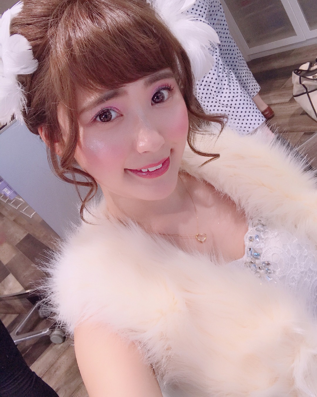 伊藤奈月 ヘアブランドwellaさんで 行われた ヘアショーに Ananさんから 出演したときの キラキラメイクに 白い衣装で ランウェイを 歩いたよ か Moe Zine