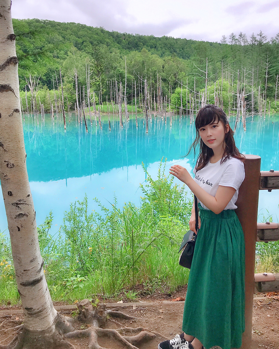 伊藤奈月 青い池 ほんとうに 綺麗な ターコイズブルー色だった 北海道 北海道旅行 札幌 札幌観光 札幌グルメ 札幌旅行 夏旅行 Moe Zine