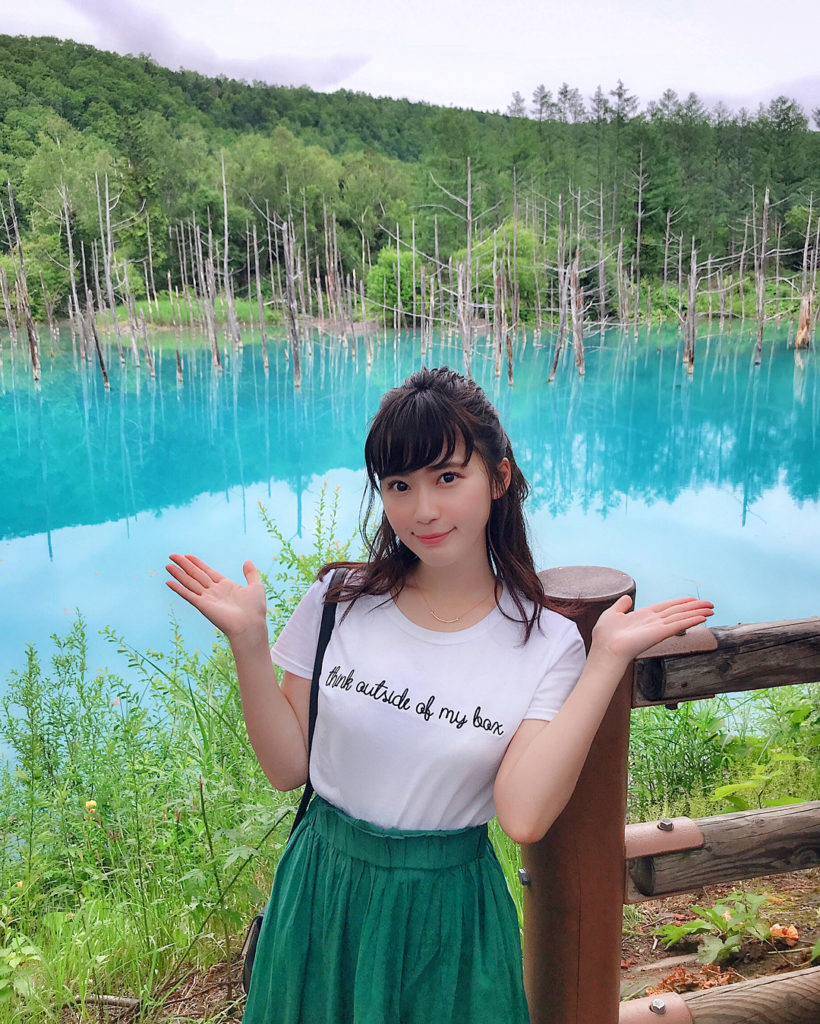 伊藤奈月 青い池 ほんとうに 綺麗な ターコイズブルー色だった 北海道 北海道旅行 札幌 札幌観光 札幌グルメ 札幌旅行 夏旅行 Moe Zine