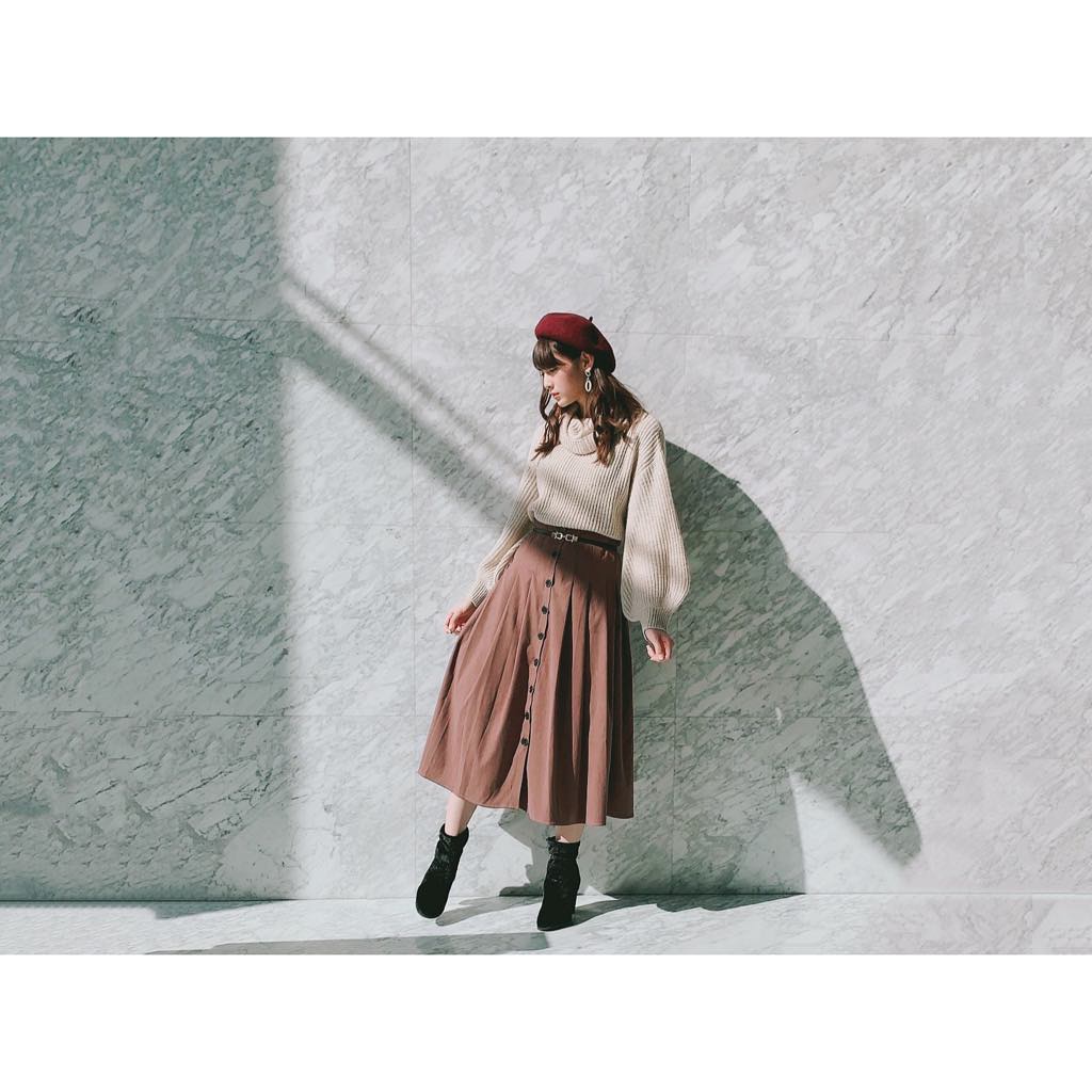 アンジェラ芽衣 ボルドー色のベレー帽が最近のお気に入りです Tops Skirt Grl Shoes Zara アンジェラ芽衣 19 19年 Moe Zine