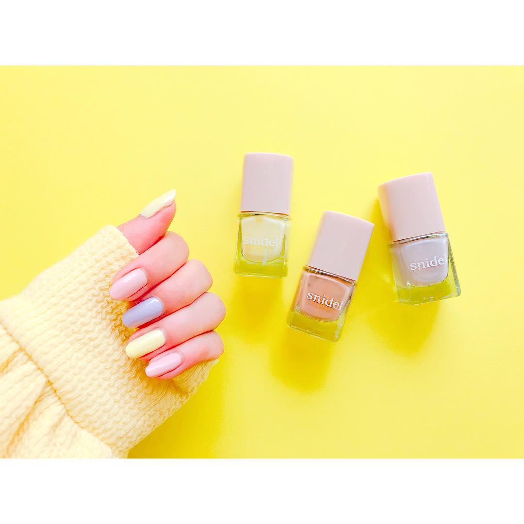 込山榛香 Sweet の付録に付いてきたマニキュアで塗ったよ 何だかサマンサカラーになった Nail Snidel こみ Nail Moe Zine