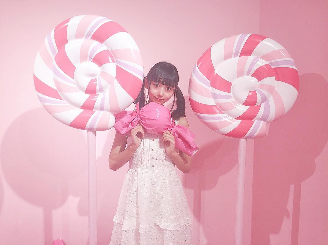 大盛真歩 最近お菓子ばっかり食べてる 美味しくて止まらん Vinylmuseum Candy Pink インスタ映え Moe Zine