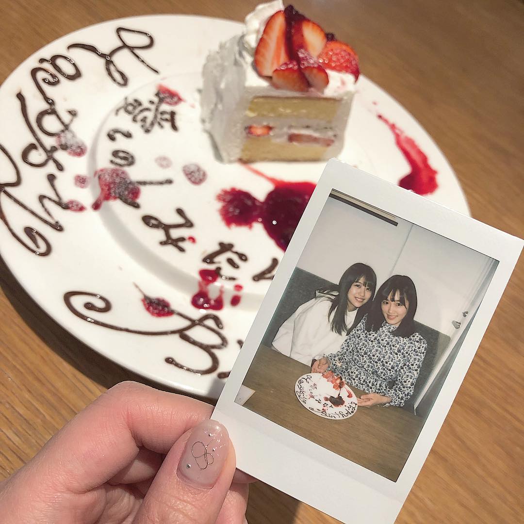 篠崎彩奈 Shimizu Ayano 歳のお誕生日 0 00ぴったりの時間も一緒に過ごして 今日もランチ してサプライズでケーキ出して わたし彼氏かな Moe Zine