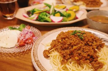 とにかく美味しそうなチーズを見つけて、シンプルにオリーブオイルで頂きます
・
パスタにチーズかけるの忘れた
・
︎ミートソースパスタ
︎フレッシュチーズとトマト...