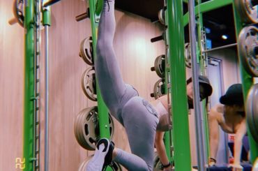 Smith machine booty workout 
今年最喜歡的美臀方法
今年1番ハマった #美尻トレ 
危険だから、初心者の女の子は前に紹介した美尻トレ...