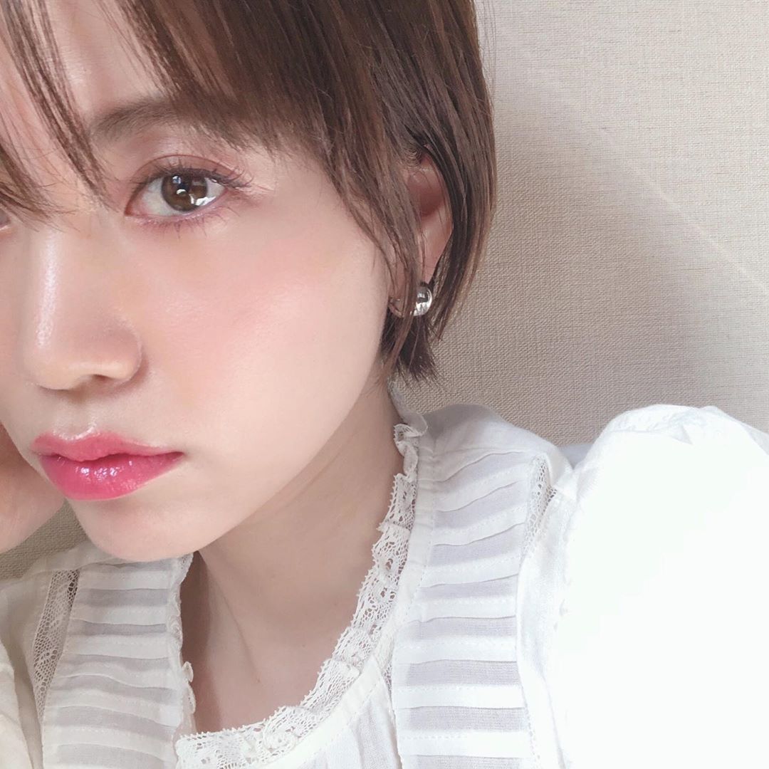 佐藤優里亜 わたし イエベど真ん中みたいでむしろイエベの中でも黄色みが強いって診断されてるんだけど青みピンクを使ったメイクをしたくなる日がたまにある 似合う色を知るのは Moe Zine