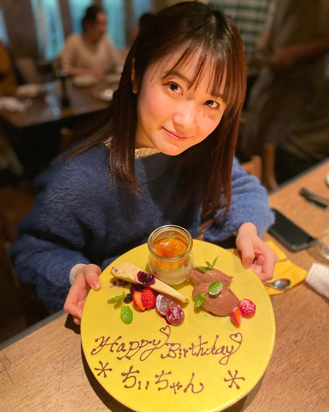 飯窪春菜 モーニング娘 森戸知沙希ちゃんの二十歳のお誕生日をお祝いさせてもらいましたあ サプライズのバースデープレートは店員さんをはじめ他のお客さん Moe Zine