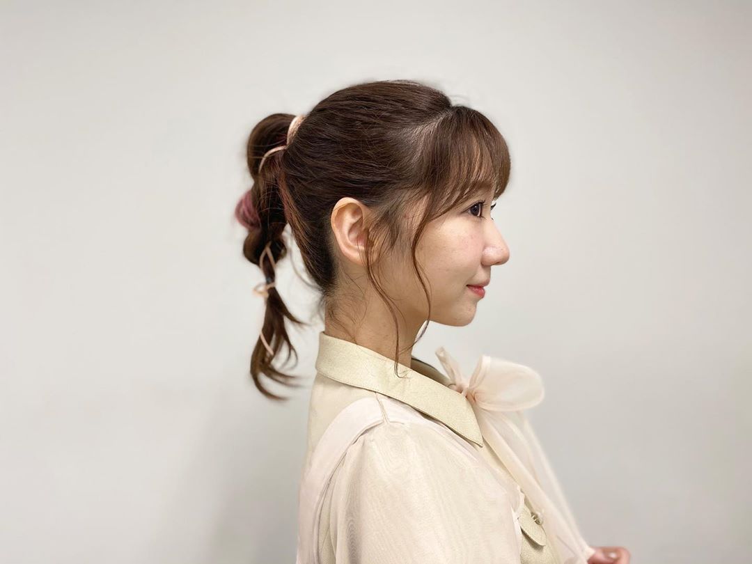 柏木由紀 ヘアアレンジ 三つ編みに紐を編み込んでもらいました おうちでできること 何かはじめたいなぁ まずはペン字練習をはじめました みなさんはおうちで何を Moe Zine