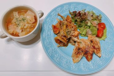 .
これがもう1つのメイン
･ササミとえのきとパプリカのバジル炒め
･餃子
家族の食の好みが違うと何品も作るのも大変ですが今の時期は料理が
すっごく楽しいです
...