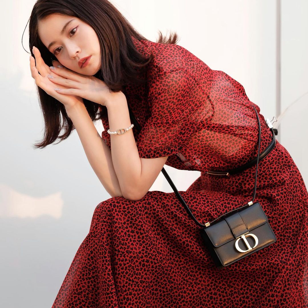 横田ひかる: Dior ”MICROBAG” ︎ 30 MONTAIGNE 4種類のマイクロバッグ ...
