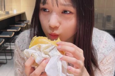 るるちゃと月見バーガー食べた♡
⁡
⁡
#juicejuice #稲場愛香 #まなかん #アイドル #idol 
#マック #マクド #マクドナルド #月見バ...