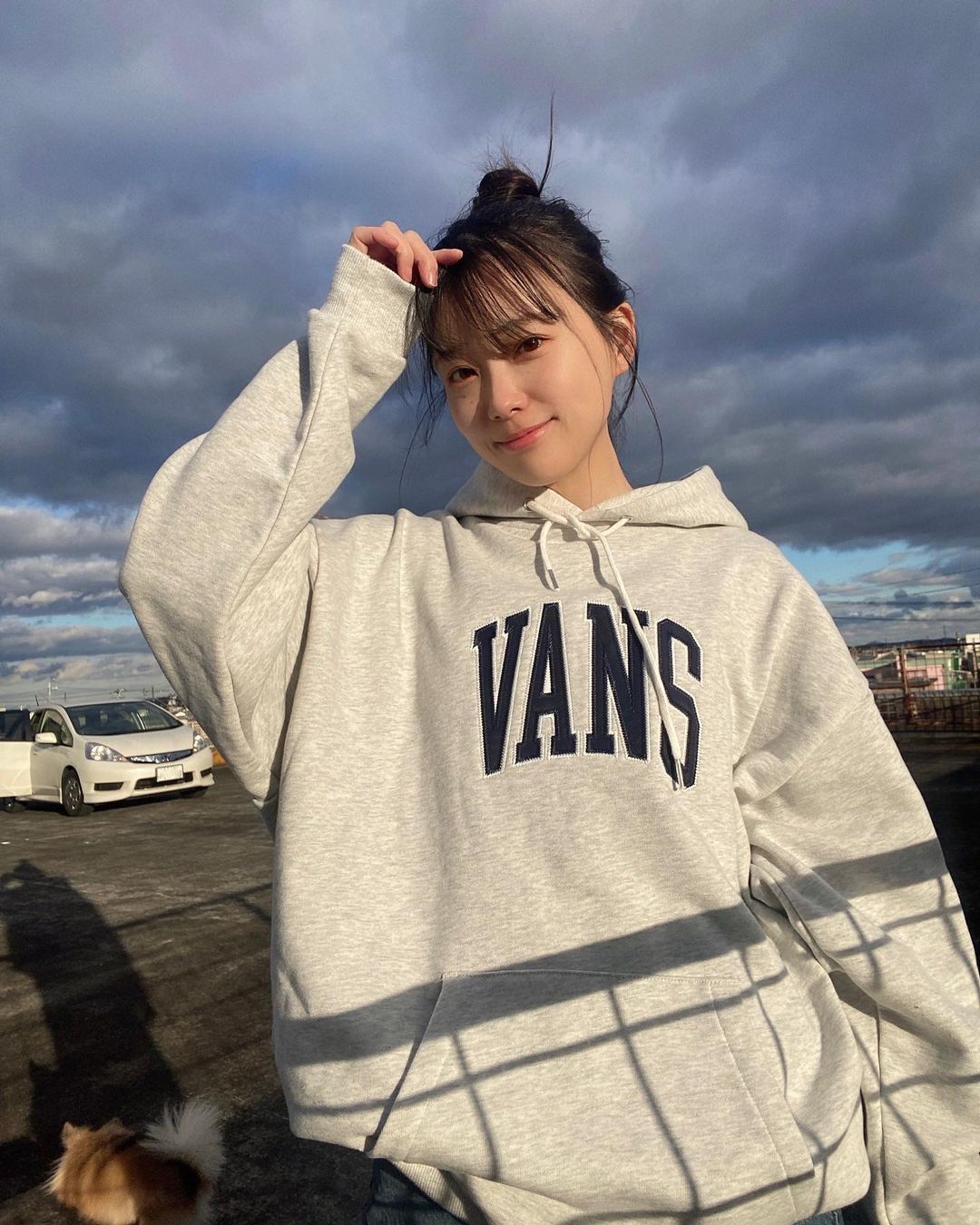 重盛さと美 手抜きメイクに適当お団子に可愛いパーカーに可愛すぎる犬 Vansjapan 最近でたパーカーかわいい Vansjapan ヴァンズ Moe Zine