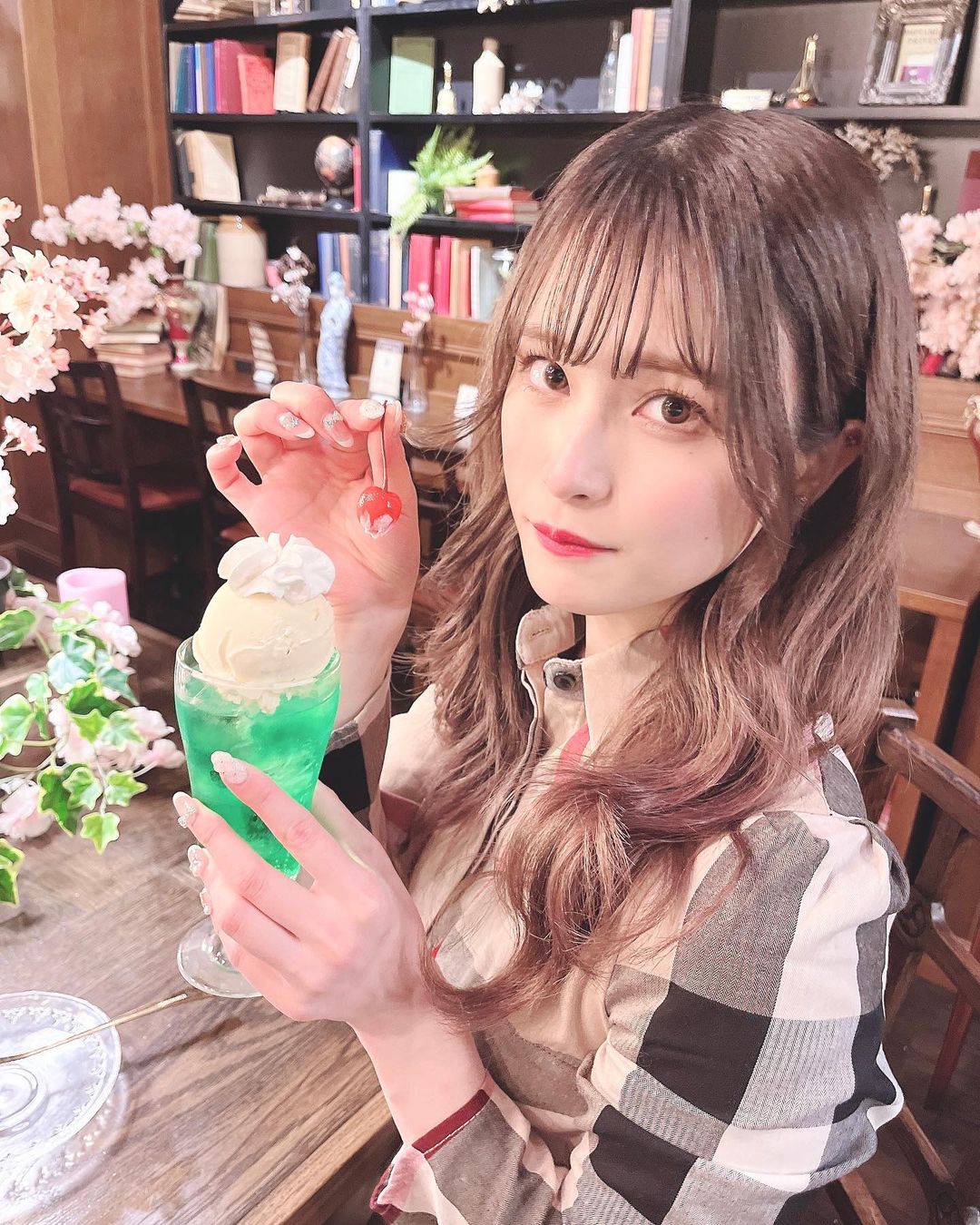 田北香世子 レトロで可愛いカフェでクリームソーダ活 秋葉原カフェ 秋葉原和堂 クリームソーダ かよよん私服 Moe Zine