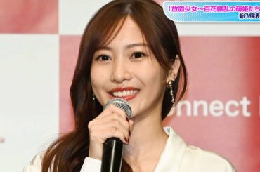 佐野ひなこ、美デコルテ輝くモノトーンの脚長コーデ　ワンサイドヘアで大人っぽく