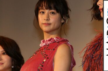 山本美月、ピンクのベロアワンピで主演映画の舞台あいさつに　映画「貞子VS伽椰子」初日舞台あいさつ1