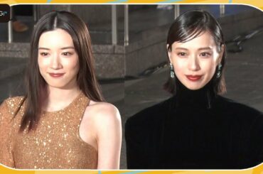 ＜東京国際映画祭＞戸田恵梨香＆永野芽郁、ロングゴージャスドレス＆肩出しキラキラドレスで魅了　レッドカーペットに登場！