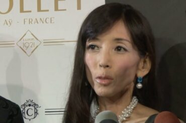 川島なお美、ダンベルで体力づくり「激やせとか言われている場合じゃない」　COLLET新商品発表会