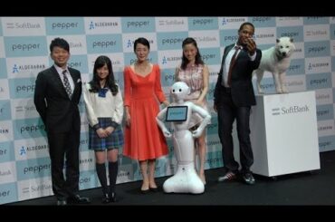 上戸彩＆橋本環奈、感情認識ロボット"pepper"と交流楽しむ　ソフトバンクグループ記者会見