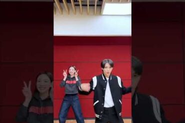 [221022] FELIX (STRAY KIDS) w/ NAYEON (TWICE) TIKTOK - CASE 143 CHALLENGE