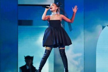 Ariana Grande - No Tears Left to Cry (Live at Billboard Music Awards) HD