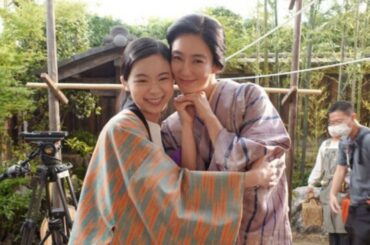 NHK「ブギウギ」趣里＆水川あさみ、母娘のオフショット「カオスだった状況が一気に落ち着いて」