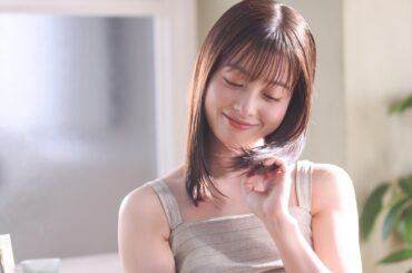 橋本環奈、レタッチしたようなしなやかな髪！25歳になりそろそろ身体を気遣いたい／ビオリス CM＋インタビュー＋メイキング